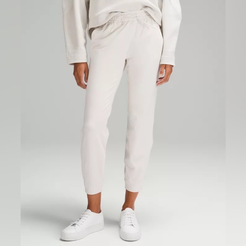 Lululemon Soft Jersey Classic-Fit Mid-Rise Jogger in White Opal, Size 6